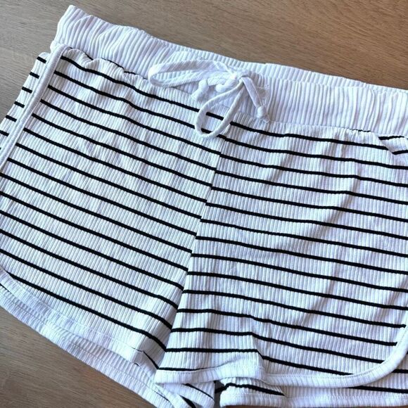 NEW Anthropologie Maronie Ribbed White Black Ribbed Casual Short - Picture 3 of 5